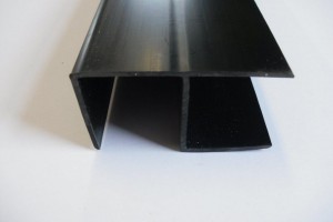 Corner profile for click and fix plastic planks