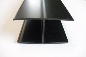 H section panel joint for plastic fence planks